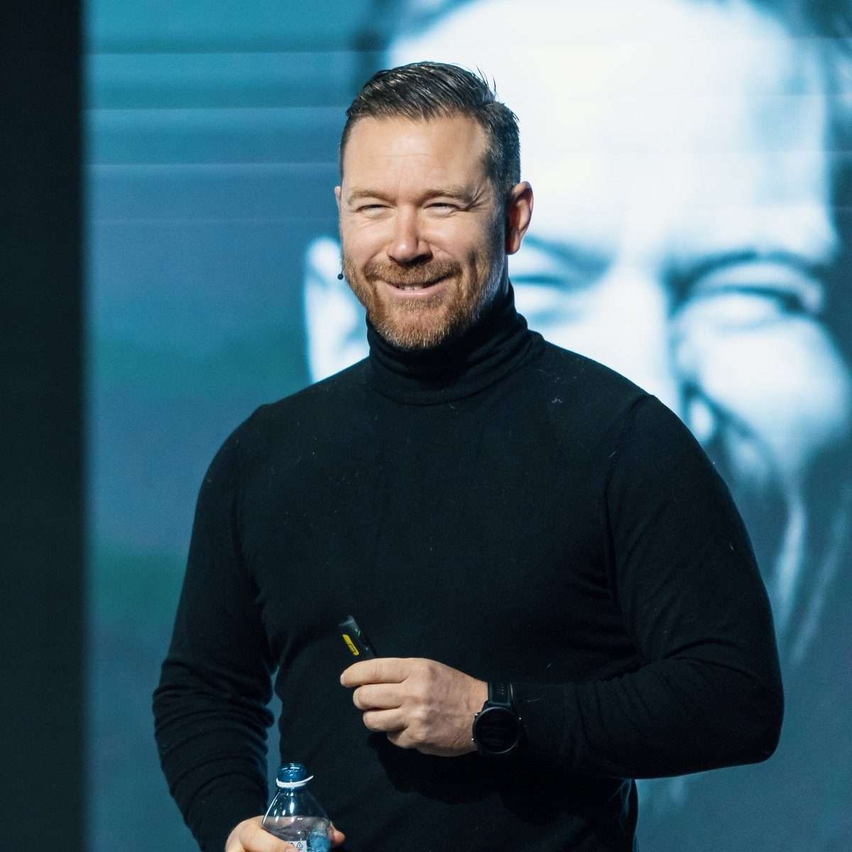 Tomi Kaukinen juontajana
