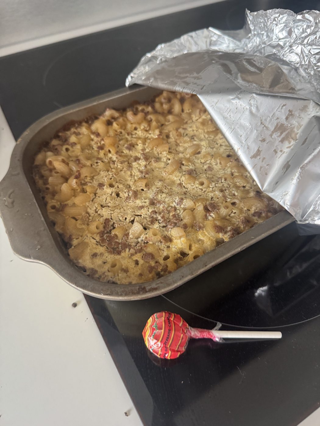 Ystävän tuoma uunituore makaronilaatikko